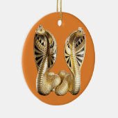 Snake houdt van kerstversieringen. keramisch ornament (Rechts)