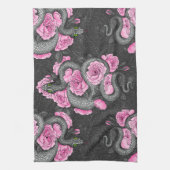 Snakes and pink roses theedoek (Verticaal)