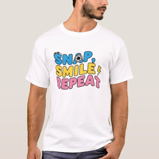 Snap, Smile, Repeat – Funny Photographer T-Shirt (Voorkant)