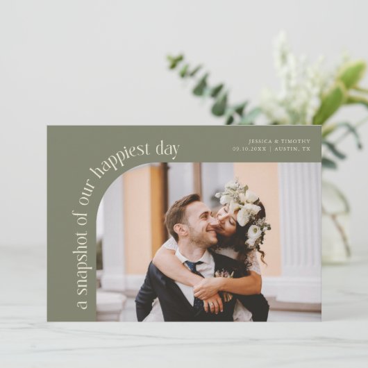 Snapshot Happiest Day Sage Green Wedding Photo Bedankkaart (Staand voorkant)