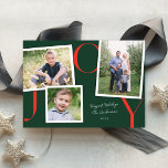 Snapshot Modern JOY Holiday 3-fotokaart Feestdagenkaart<br><div class="desc">Deze moderne feestelijke fotokaart bevat drie foto's in verschillende formaten op een donkergroene achtergrond met "JOY" in rood, zorgvuldig gerangschikt, en ruimte voor uw familiebegroeting/handtekening. Dit ontwerp past één horizontale foto, één vierkante foto, en één verticale foto aan. Op de achterkant is er een rood en wit diagonaal streeppatroon. U...</div>