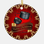 Snare Drums ~ Musical Scroll ~ Merry Kerstmis ~ Keramisch Ornament (Voorkant)