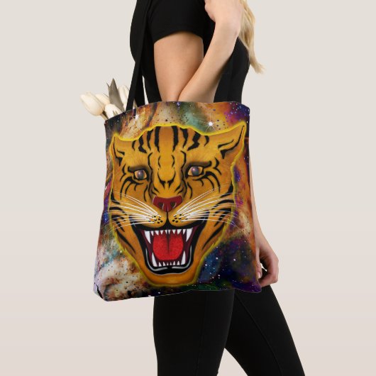 Snarling Tiger Nebula Tote Bag (Dichtbij)