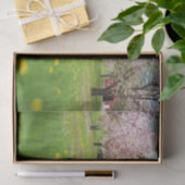 Snazzy Red Barn met roze bomen en bloemen Tissuepapier (Geschenk)