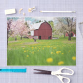 Snazzy Red Barn met roze bomen en bloemen Tissuepapier (Craft)