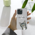 Sneaky Peeking Cat Monogram Naam Case-Mate iPhone 14 Hoesje<br><div class="desc">Dit ontwerp kan op het gebied worden gepersonaliseerd dat door de foto en/of tekst te veranderen wordt verstrekt. Of het kan worden aangepast door te klikken deze Sjabloon personaliseert en dan de klik te kiezen om verdere optie aan te passen en de kleur van de achtergrond te schrappen of te...</div>