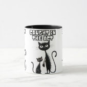 Sneaky Smiles: Zwarte kitten met een glimlachend g Mok (Midden)