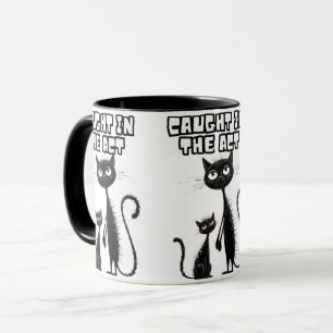 Sneaky Smiles: Zwarte kitten met een glimlachend g Mok