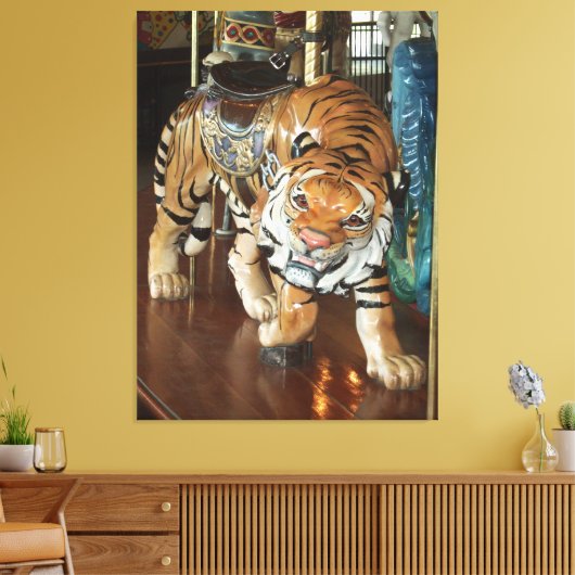 Sneaky Tiger Canvas Afdruk (Insitu (Woonkamer))