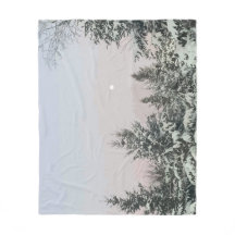 Sneeuw bedekt met pijnbomen