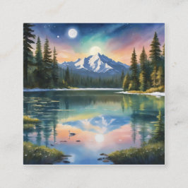 Sneeuw bedekte bergen en een helder meer. vierkante visitekaartje