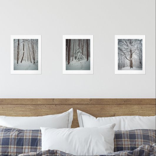 Sneeuw bedekte bomen in het mistige winterbos muurkunst sets (Slaapkamer)