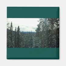 Sneeuw bedekte dennen berglandschap magneet