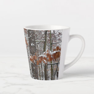 Sneeuw bedekte eikenbomen Winter natuur fotografie Latte Mok