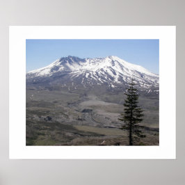 Sneeuw bedekte Mount St Helens vulkaan landschap Poster