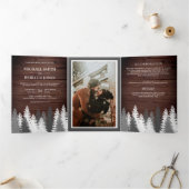 Sneeuw Bedekte Pijnbomen Rustiek Hout Bos Wedding Drieluik Uitnodiging (Binnen)
