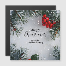 Sneeuw bedekte pijnboom, hulstbessen, niet-foto