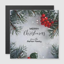 Sneeuw bedekte pijnboom, hulstbessen, niet-foto