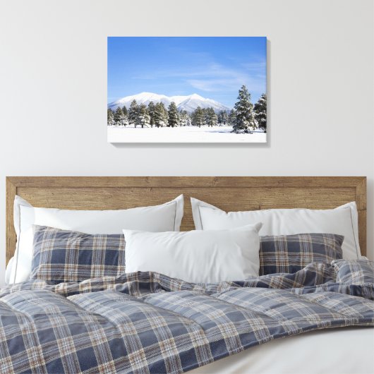Sneeuw bedekte Prairie Pines en San Francisco Peak Canvas Afdruk (Insitu (Slaapkamer))