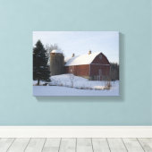 Sneeuw bedekte winter schuur en silo canvas afdruk (Insitu (Houten vloer))