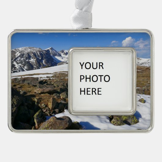 Sneeuw dat smelt op de Rocky Mountains Verzilverd Omlijst Ornament (Voorkant)