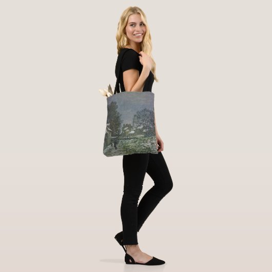 Sneeuw in Argentinië door Claude Monet Tote Bag (Op model)