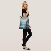 Sneeuw in de winter, bergmeer tote bag (Op model)