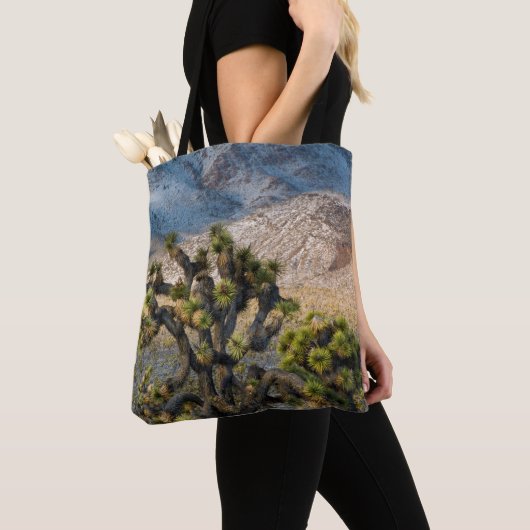 Sneeuw in Death Valley Tote Bag (Dichtbij)