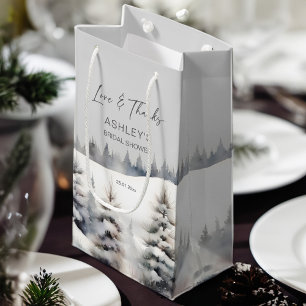 Sneeuw in liefde winter dennenbos vrijgezellenfees klein cadeauzakje