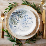 Sneeuw in liefde winter vrijgezellenfeest monogram papieren bordje<br><div class="desc">Sneeuw in liefde winter vrijgezellenfeest monogrammed papier borden sjabloon,  waterverf stoffige blauwe winterbessen op besneeuwde dennentakken sneeuwvlokken gepersonaliseerde papieren borden,  winter vrijgezellenfeest gepersonaliseerde tafeldecoratie aangepaste papieren borden,  winter vrijgezellenfeest partij benodigdheden</div>