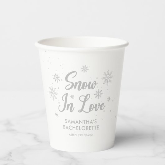 Sneeuw in liefde Witte Winter Bachelorette Papieren Bekers (Voorkant)