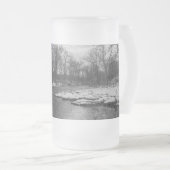 sneeuw langs de James Grayscale Frosted Glass Bee Matglas Bierpul (Voorkant rechts)