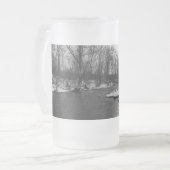 sneeuw langs de James Grayscale Frosted Glass Bee Matglas Bierpul (Voorkant links)