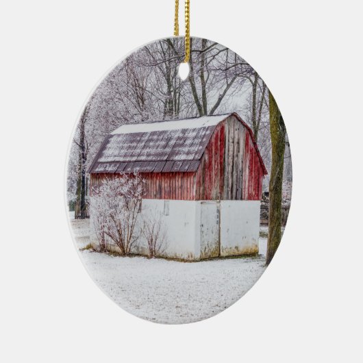 sneeuw op de rode muur keramisch ornament (Rechts)