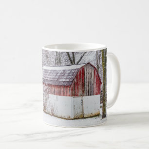 sneeuw op de rode muur koffiemok