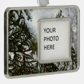 Sneeuw op Evergreen Branches Verzilverd Omlijst Ornament (Rechts)