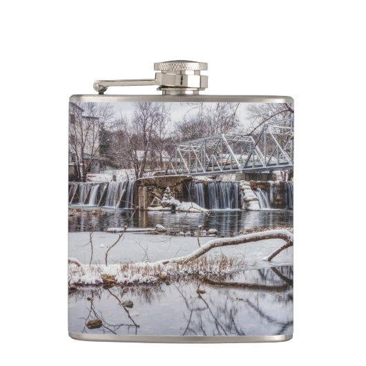 sneeuw op Finley-dam Heupfles (Voorkant)