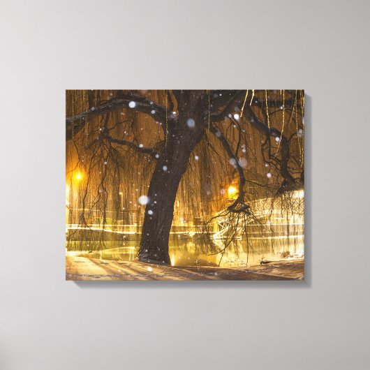 Sneeuw op Willow en Chinese Bridge, Godmanchester. Canvas Afdruk (Voorkant)
