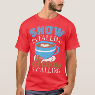 Sneeuw valt hete cacao aan en noemt ijskoud wint t-shirt