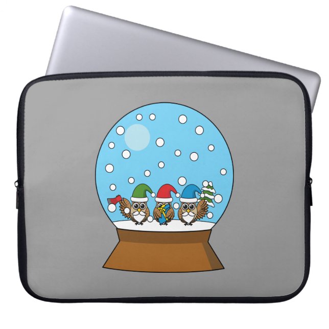 Sneeuw Wereldbol met drie Gnome Uilen Laptop Sleeve (Voorkant)