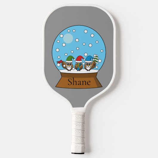 Sneeuw Wereldbol met drie Gnome Uilen | personalis Pickleball Paddle (Achterkant)