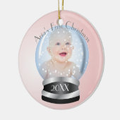 Sneeuw Wereldbol Roze meisje Eerste Kerstfoto Keramisch Ornament (Links)