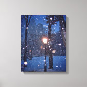 Sneeuw wervelend rond een straatlantaarn canvas afdruk (Voorkant)