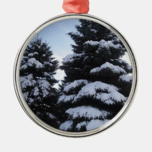 Sneeuwbedekking bomen metalen ornament