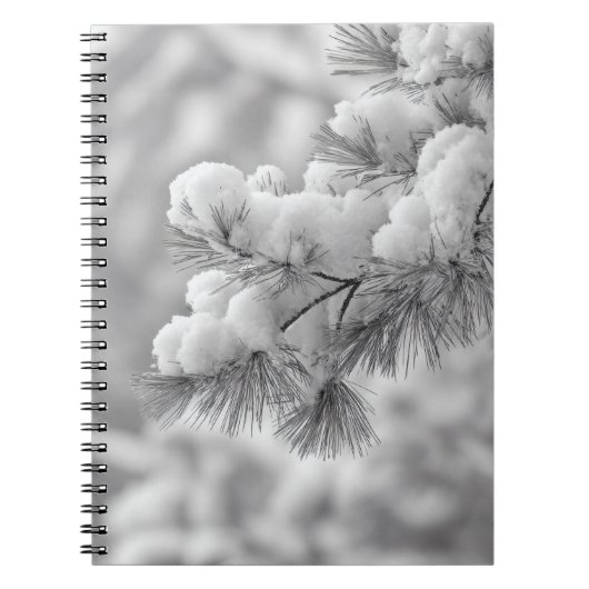 Sneeuwbedekte dennentak Notitieboek (Voorkant)