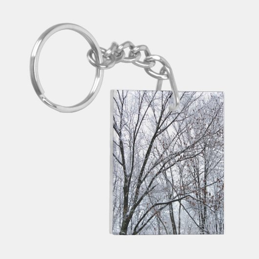 Sneeuwbedekte eikenboom sleutelhanger (Voorkant Links)