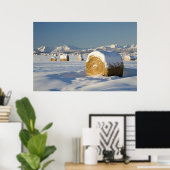 Sneeuwbedekte Hay Bales Poster (Thuiskantoor)