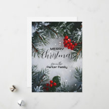 Sneeuwbedekte pijnboom hulstbessen niet-foto