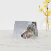Sneeuwbedekte Wolf Face Close in Falling Snow Kaart (Gele Bloem)