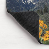 Sneeuwbereik met geelbloemen muismat (Hoek)